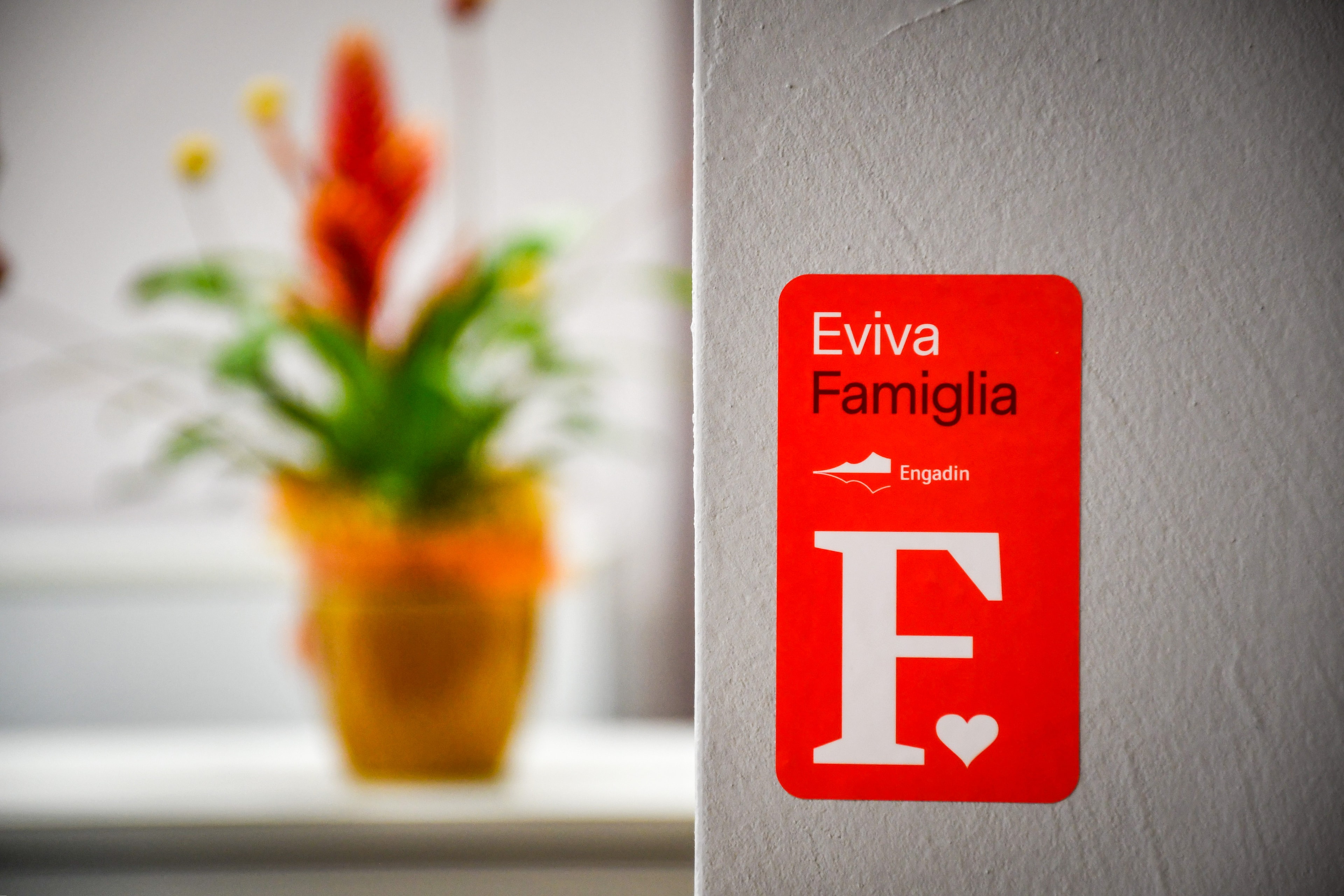 Eviva Famiglia Label